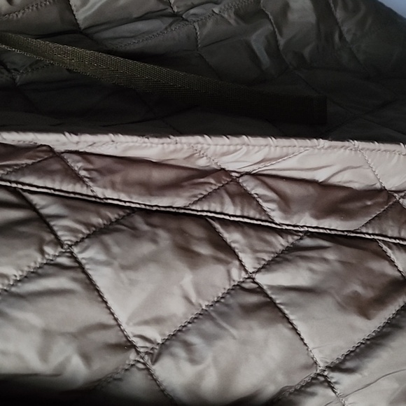 Burberry London Oversized Quilted Rain Jacket - Picture 7 of 16